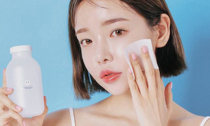 Không trang điểm có cần tẩy trang không?